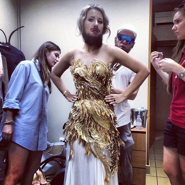 МУЗ-ТВ 2014: Ксения Собчак с бородой пошутила о Крыме