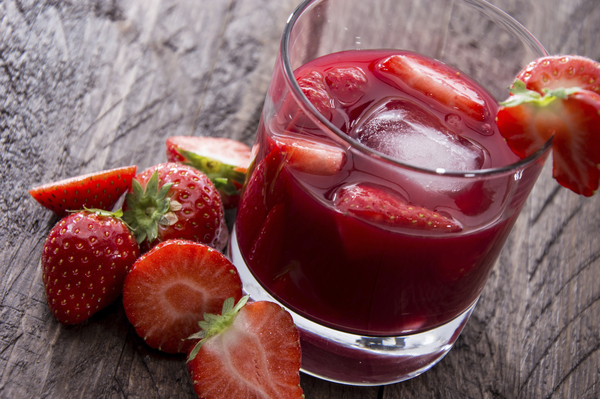 Как приготовить компот из клубники и черешни (ВИДЕО)