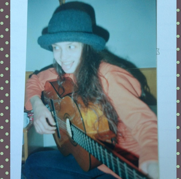 Татьяна Денисова показала свое старое фото из маминого архива