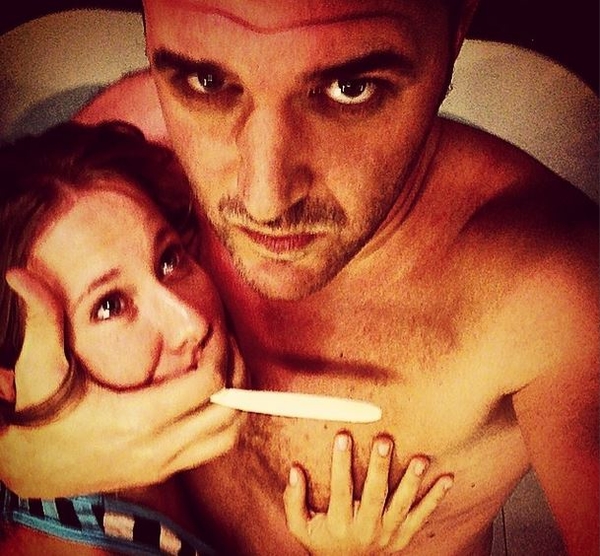 Виторган "душит" Собчак: Шуточное фото попало в Сеть