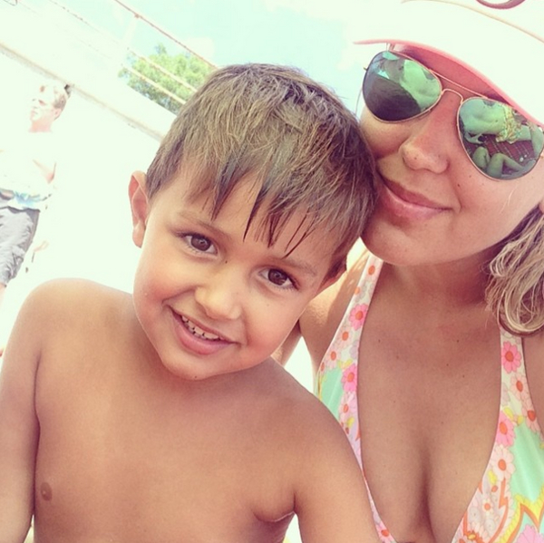 Яна Клочкова поехала на отдых в Крым вслед за сыном