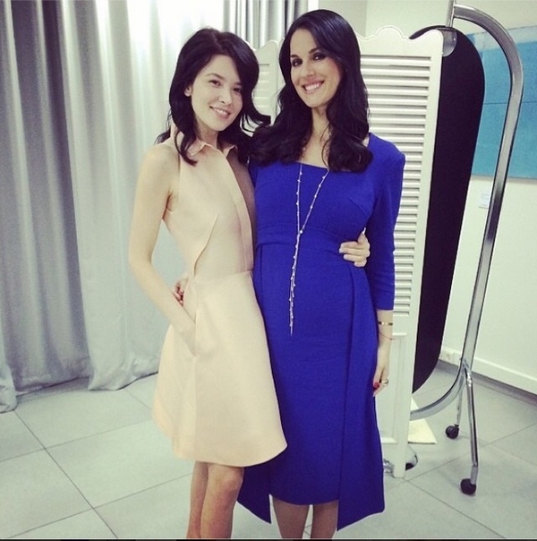 Беременная Ефросинина не влазит в дизайнерские наряды