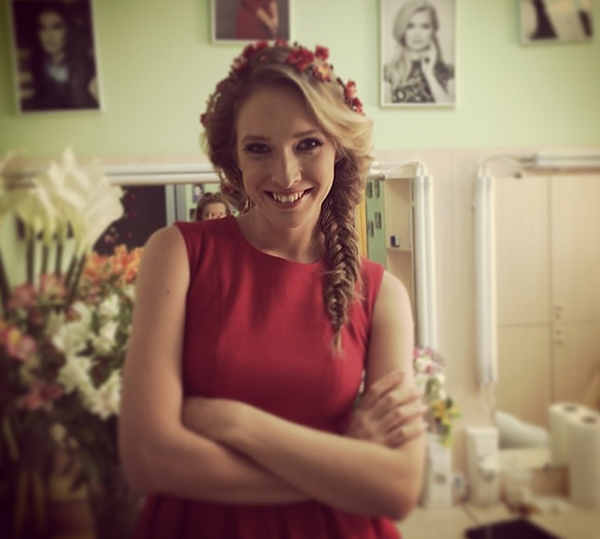 Катя Осадчая снялась в купальнике для журнала Pink