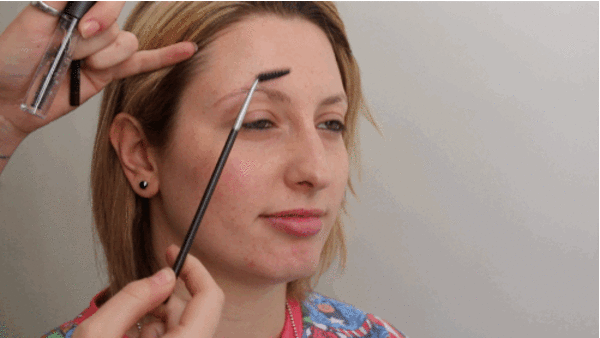 Идеальный изгиб: Как правильно подкрашивать брови