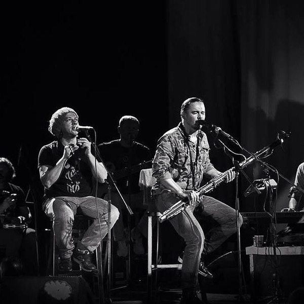 Группа ТНМК передала вырученные от концерта деньги батальону Азов