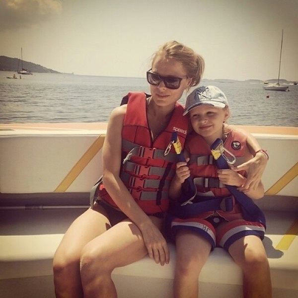 Ольга Фреймут отдыхает с дочкой в Греции