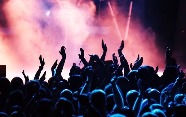 Зарубежные артисты отказываются выступать в Украине