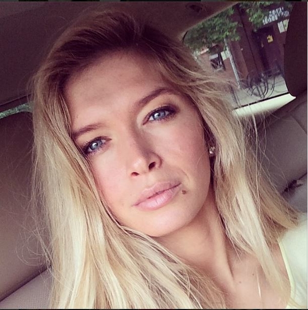 Вера Брежнева похвасталась акробатическим трюком