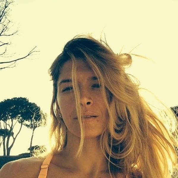 Вера Брежнева показала свое лицо без макияжа