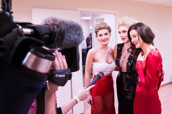 Солистки группы ВИА Гра высмеяли журналиста, который не знал их имен