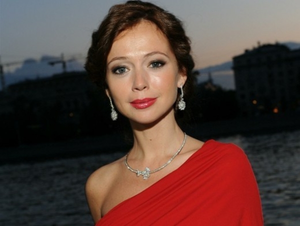 Звезда сериала Кадетство Елена Захарова ждет ребенка