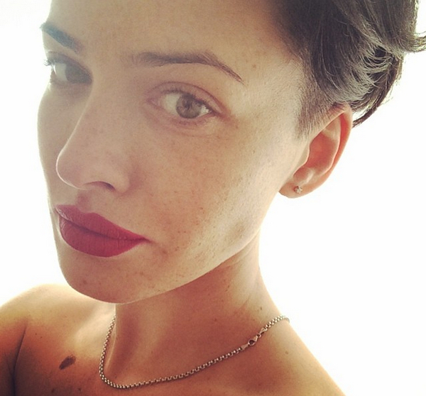 Даша Астафьева снова оголилась для фотосессии