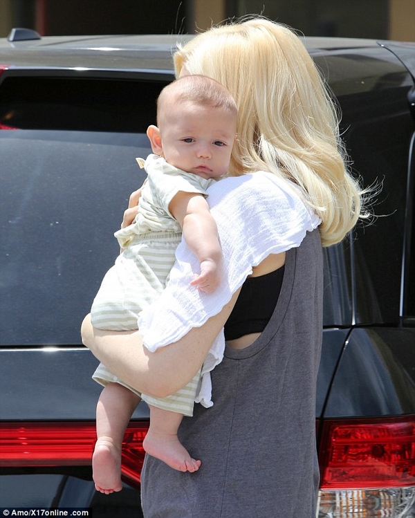 44-летняя Гвен Стефани появилась на публике с младшим сыном