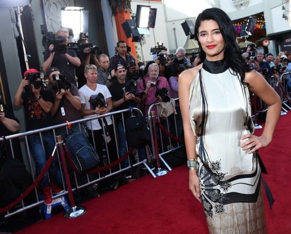 Звезда сериала Настоящая кровь выбирает платья украинского дизайнера