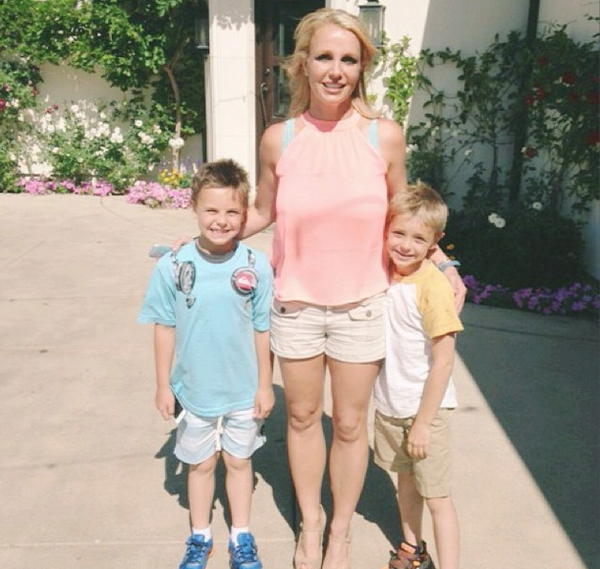 Бритни Спирс показала подросших сыновей
