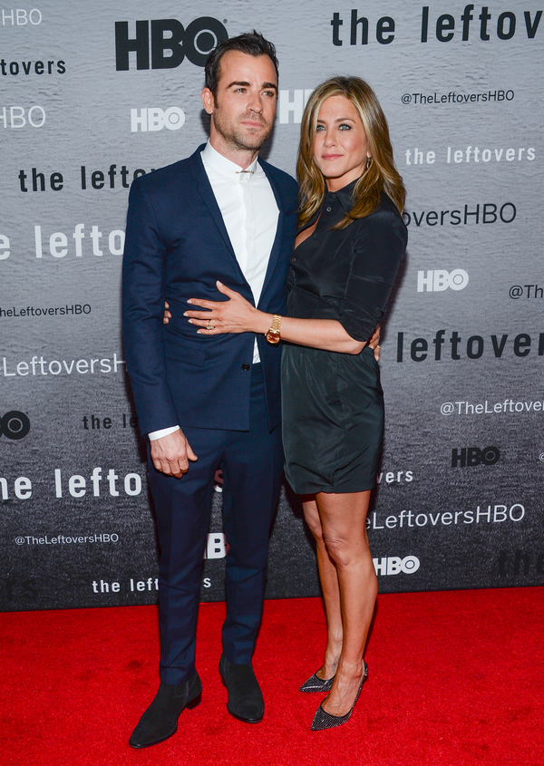 Выход в свет: Дженнифер Энистон появилась на красной дорожке в мини