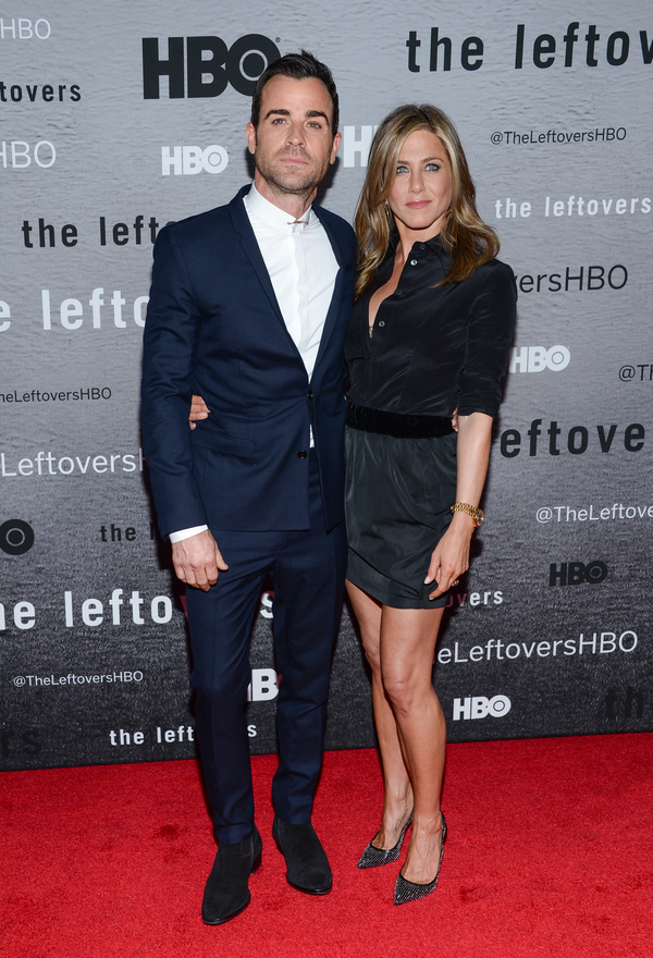 Выход в свет: Дженнифер Энистон появилась на красной дорожке в мини