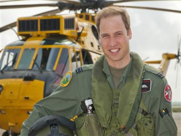 Королева Елизавета II подарила принцу Уильяму на день рождения вертолет