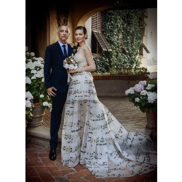 50-летний певец Эрос Рамазотти женился на 26-летней модели