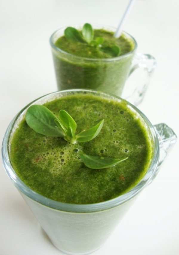 Как приготовить смузи из шпината (ВИДЕО)