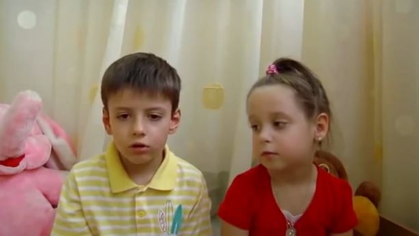 Маленькая девочка приревновала мальчика к другой