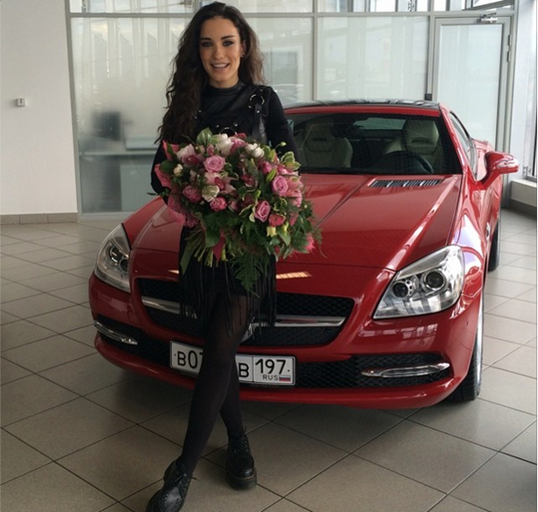 Виктория Дайнеко похвасталась новым автомобилем марки Mercedes-Benz