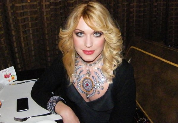 Травести-дива Монро обратилась к поклонникам с просьбой