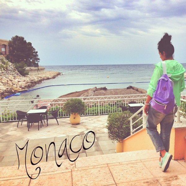 Настя Каменских примерила спортивный образ для отдыха в Монако