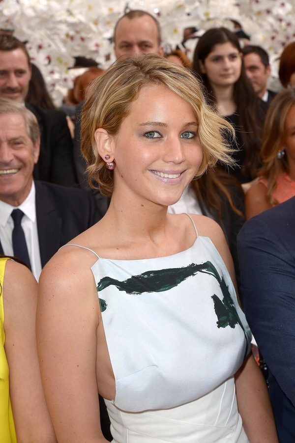 Beauty-конфуз: Дженнифер Лоуренс переборщила с автозагаром