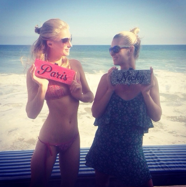 Пэрис Хилтон с сестрой нежатся на солнце в Малибу