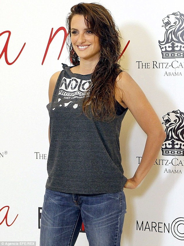 Пенелопа Крус впервые вышла в свет после слухов о беременности