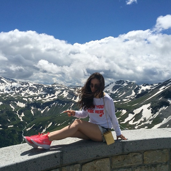 Виктория Дайнеко показала сказочные фото из путешествия по Альпам