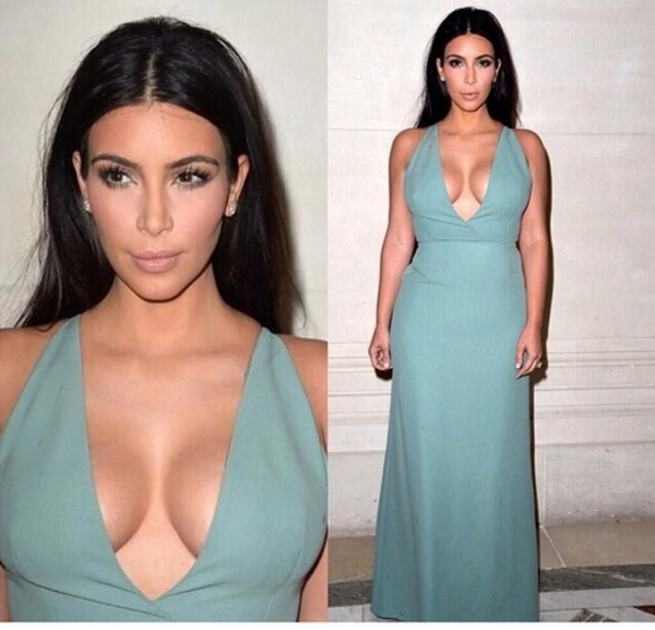 Ким Кардашян удивила откровенным платьем