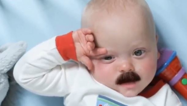 Ребенок с усами взорвал интернет