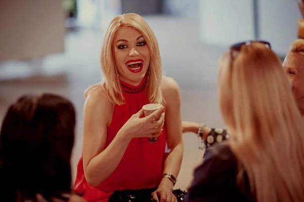 Травести-дива Монро высмеяла новую ведущую шоу Дурнев +1