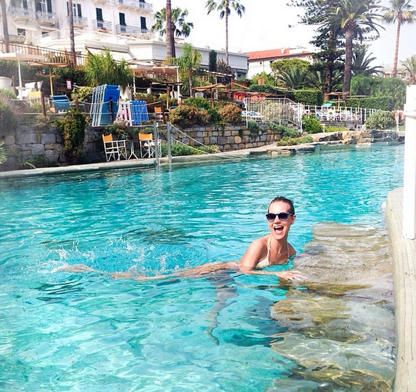 Кристина Асмус отдыхает в Италии и публикует фото в купальнике