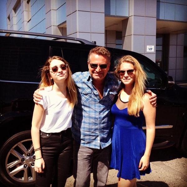 Леонид Агутин показал фото со взрослыми дочерьми