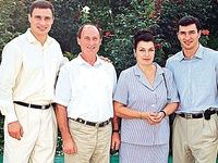 В Сеть попали архивные фото братьев Кличко