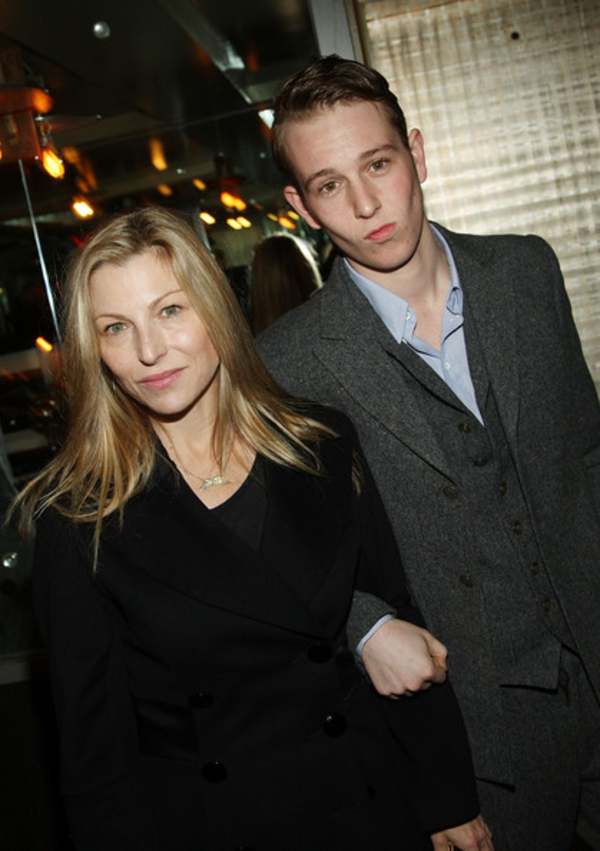 Сына известной голливудской актрисы арестовали за хранение наркотиков