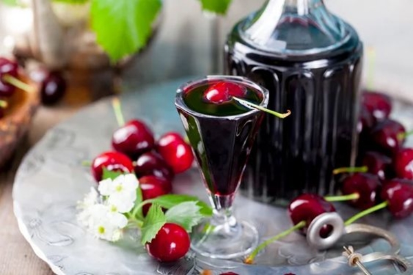 Как сделать домашнее вино из вишни: 4 простых рецепта