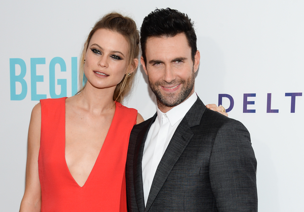 Ангел Victoria's Secret вышла замуж за солиста Maroon 5