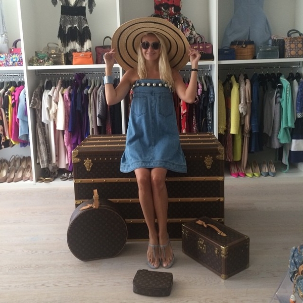 Яна Рудковская показала чемодан, с которым улетела на Новую волну