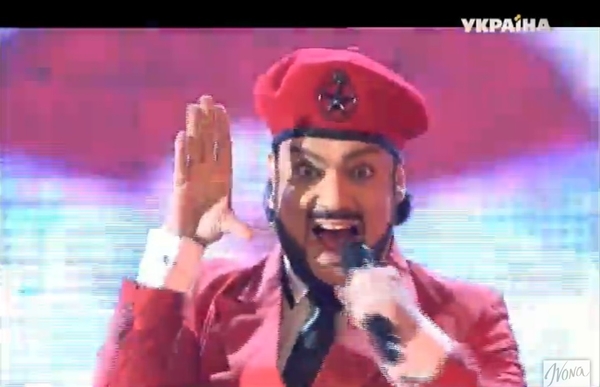 Новая волна 2014: Филипп Киркоров в красном костюме спел о революции