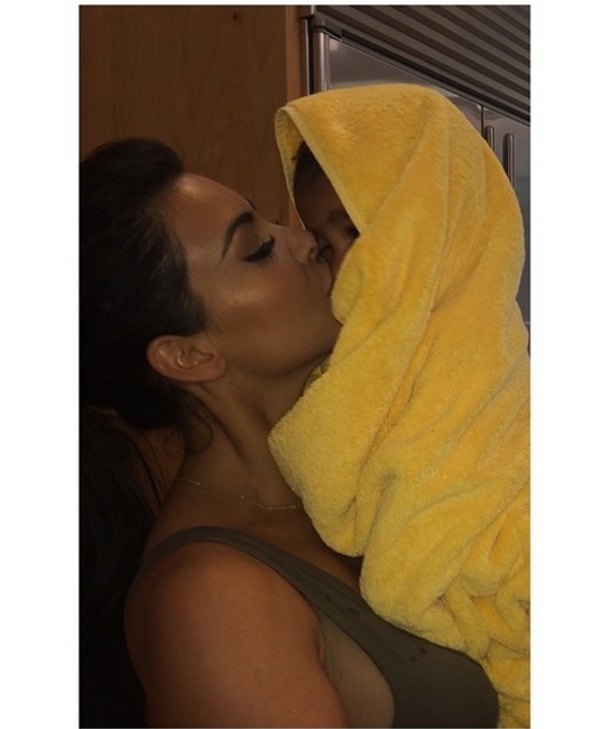 Ким Кардашян показала трогательное фото с дочерью