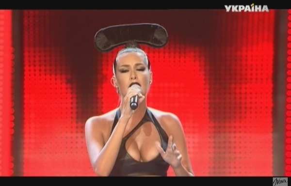 Новая волна 2014: Кети Топурия вышла на сцену в эпатажном образе