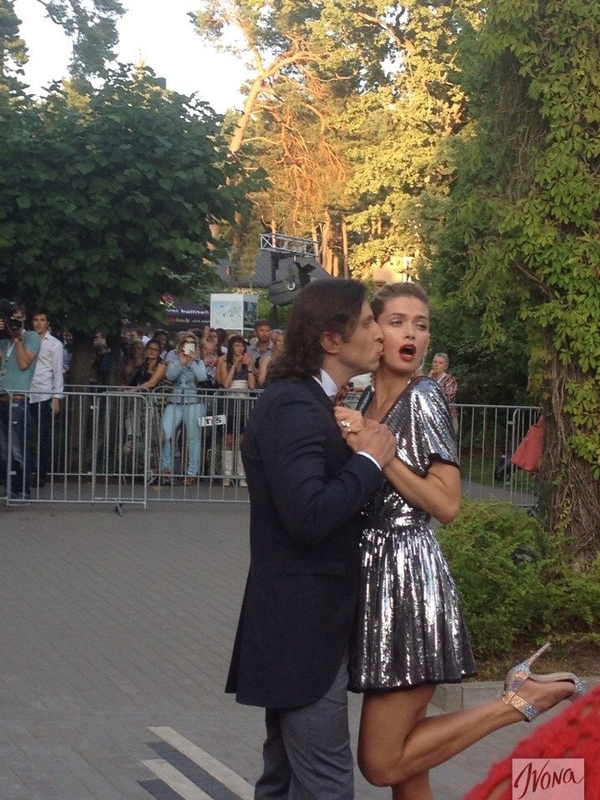 Новая волна 2014: Вера Брежнева и Ревва показали страсть на камеру