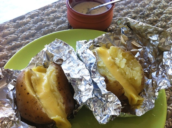 Как приготовить запеченный картофель в фольге (ВИДЕО)
