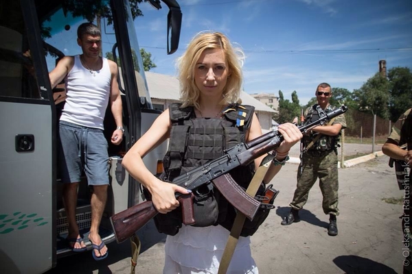 Тоня Матвиенко выступила перед солдатами в Мариуполе