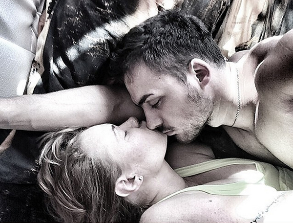 Слава из НеАнгелов показала постельное фото с мужем