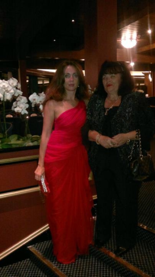 Наталья Юсупова отмечает день рождения мамы